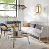Metall Stehlampe für Wohnzimmer, modern, in goldener Farbe.