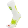 Ein Paar Socken mit Berggeist Rywan No Limit Graphik Grün 41/43