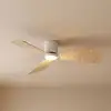 Lucande LED-Deckenventilator Faipari, weiß/Rattan, DC, 132cm