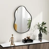 Costway Asymmetrischer Wandspiegel mit Premium-Rückwand Unregelmäßig G...