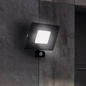 LED-Außenstrahler Faedo 3 mit Sensor, schwarz, 50W