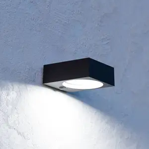 Solar-LED-Außenwandlampe Darfano, schwarz, Breite 14 cm