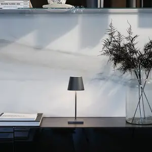 Zafferano Poldina mini Akku-Tischlampe IP65 grau