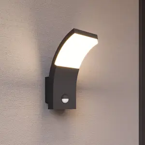 Lucande LED-Wandleuchte Timm, Sensor, 20cm, anthrazit, IP54