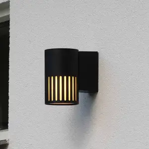 Außenwandlampe Pistoia, schwarz, Höhe 17 cm, Metall, IP54