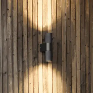 Außenwandlampe Temi, schwarz, Breite 11 cm, Alu, up/down