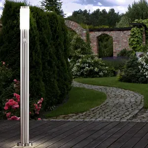 Moderne LED Außenlampe aus Edelstahl mit Bewegungsmelder