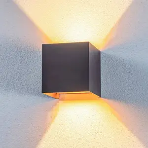 Lindby LED-Außenwandlampe Nivar, eckig, schwarz/gold, 10cm