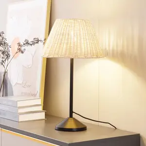 Lindby Tischleuchte Zyralia, holzfarben, Rattan, Ø 30 cm günstig