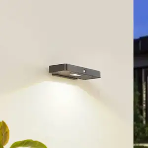 Lucande LED-Solar-Wandleuchte Tavon, eckig, schwarz, Sensor