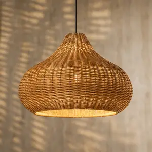 Lucande Außenhängelampe Taniola, 1-flg., beige, Rattan, IP44