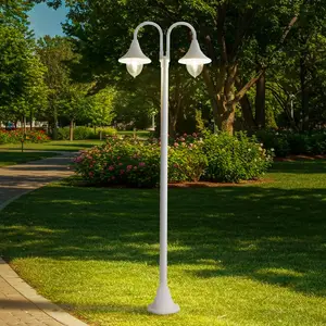 Lindby Außenleuchte Madea, weiß, 2-flg., 213 cm, E27, IP44