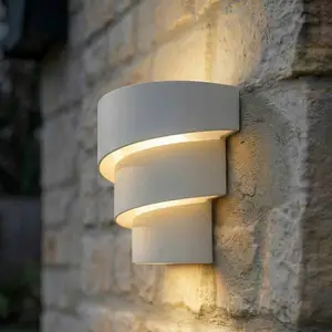 Lindby LED-Außenwandleuchte Valir, weiß, drei Schirme, IP54