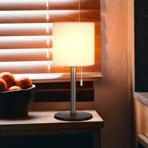 LED-Akku-Tischleuchte Lesina mit Zugschalter