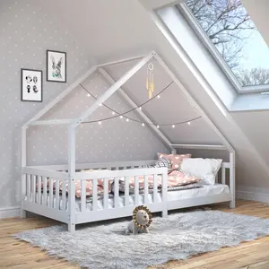 Idimex Hausbett CORA 90x190 cm, Weiß - Kinderbett mit Rausfallschutz aus Massivholz, Montessori Bodenbett, Holzbett für Jungen und Mädchen günstig