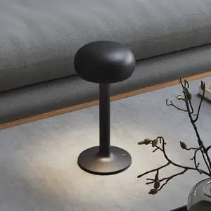 PLEASE WAIT to be SEATED Akku-Tischlampe Emendo schwarz IP44
