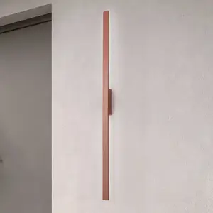 LED-Wandleuchte Demi L, ziegelrot, Alu, Höhe 144 cm, IP54