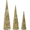 Bild von BELIANI LED Weihnachtsdekoration Tannenbaum 3er Set Gold Metall u. Kunststoffgeflecht Glänzend Dekofigur für Tisch Indoor Wohn- und Schlafzimmer