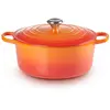 Bild von Le Creuset Signature Gusseisen Bräter, 26 cm (5,3L), ofenfest & für alle Herdarten, in klassischem Ofenrot